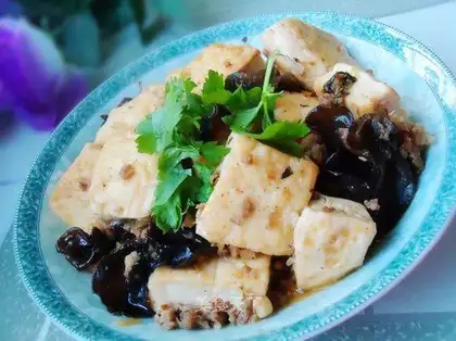 Home-cooked tofu with meat sauce