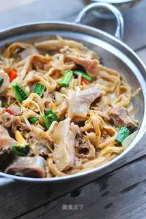Salted chicken and day lily casserole