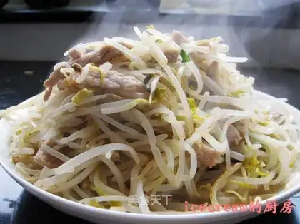 stir-fried pork with mung bean sprouts