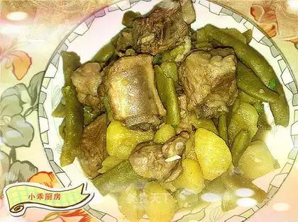 Stewed ribs with kidney beans and potatoes