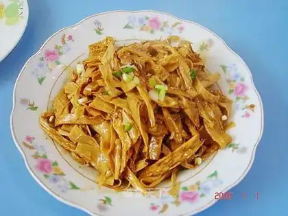 Sauced bamboo strips with soy sauce
