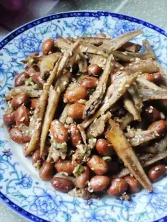 Fish and peanuts
