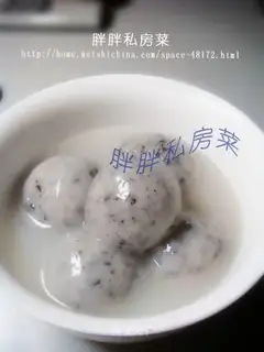 Black sesame bean paste dumpling