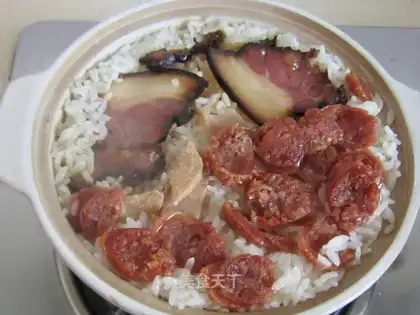 Bacon sausage pot rice