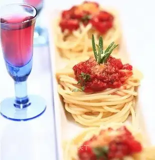 Spaghetti with tomato meat sauce