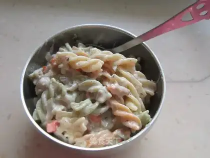 spaghetti tricolor with cream sauce