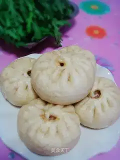 Pork buns with wheat and chives