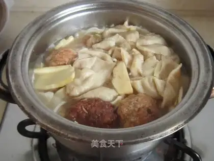 Yam vermicelli and vegetable sausage pot