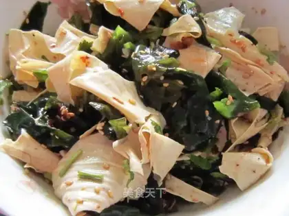 Mixed Spirulina tofu skin