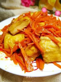 Braised tofu with shredded carrots