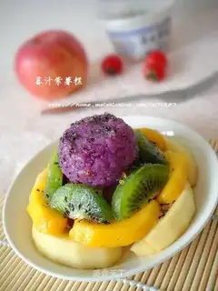 Purple potato cake with honey sauce