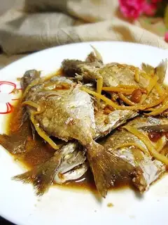 Braised fish in soy sauce