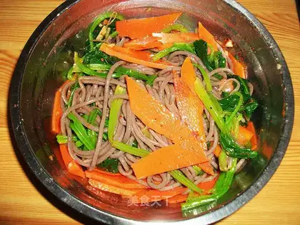 Cold buckwheat noodles