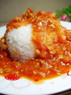 Rice with minced pork in tomato sauce