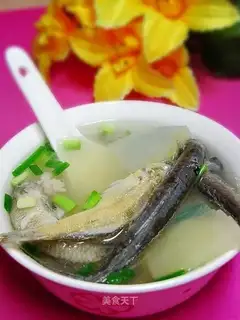 Fish and white gourd soup