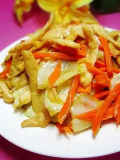 stir-fried bean tendons with seasonal vegetables