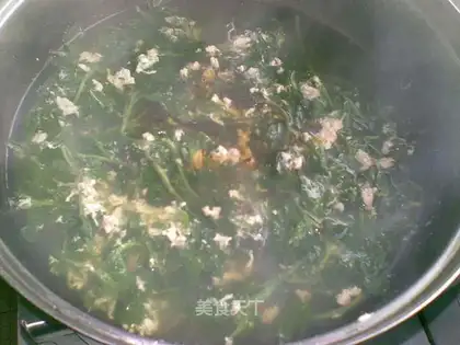 Chrysanthemum brain duck egg soup