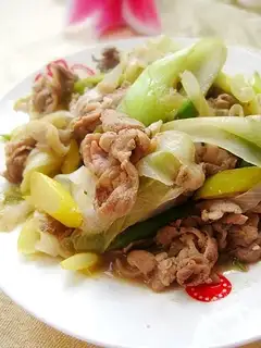 lamb with fried green onions