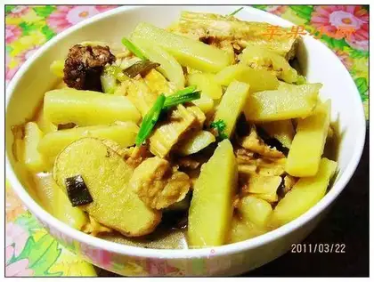 Stewed tofu with potatoes