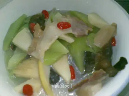 Stewed bamboo shoots slices with lettuce and bacon