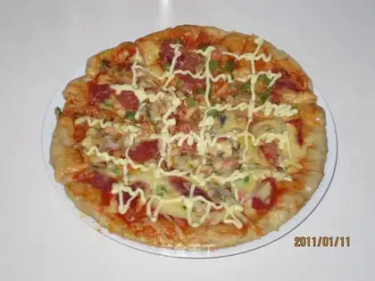 Electric baking pan homemade pizza