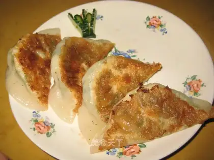 Pan-fried dumplings with leek stuffing