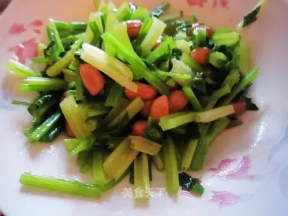 Cold celery and peanuts