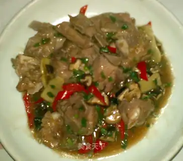 Roasted pork ribs with pepper and mushroom