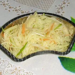 Shredded potatoes with salad