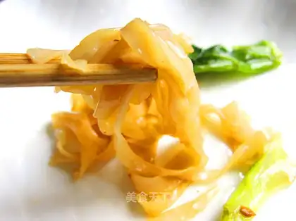 stir-fried rice noodle with braised pork