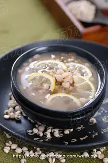 Mung bean and coix seed porridge