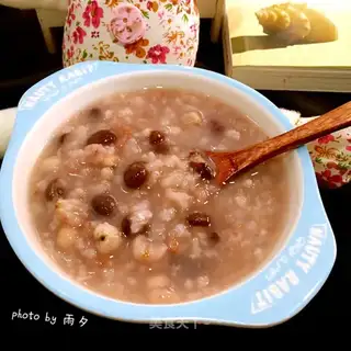 Red bean rice makes porridge