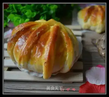 Coconut cream shell bread
