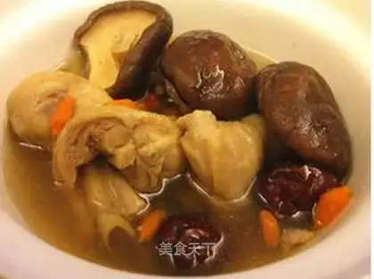 Red-tree chicken soup