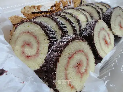 Strawberry roll