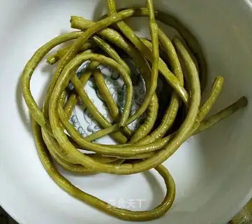 Sichuan sour pickles