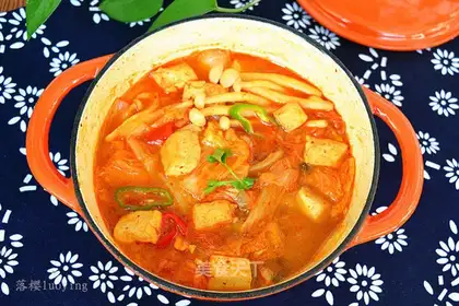 Hot cabbage tofu pot