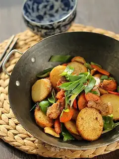 Pot potato chips