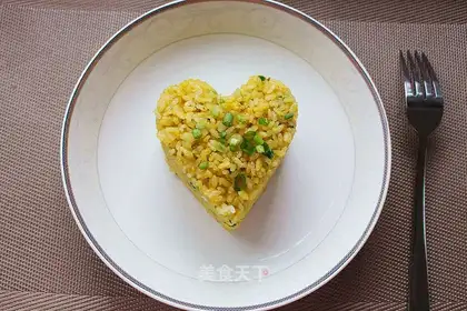 Onions of golden egg fried rice