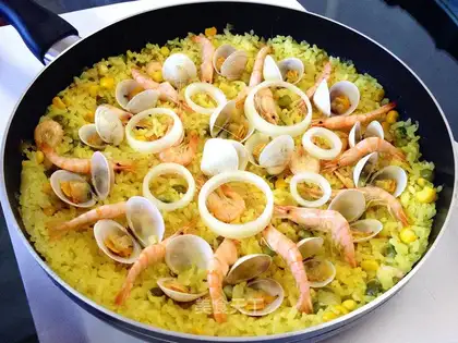 Improved version of Spanish seafood