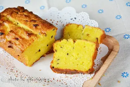 A pound cake of clot nuts