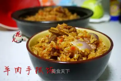 The lamb's hand grabs rice
