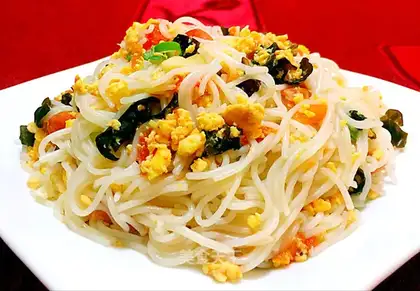Tomato eggs and wooded rice wire