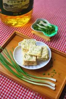 Onion salt cookies
