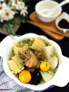 Corn mountain hen soup
