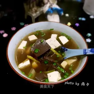 Tofu cow blood soup