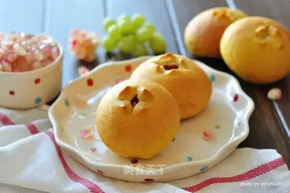 Pumpkin cranberry cheese
