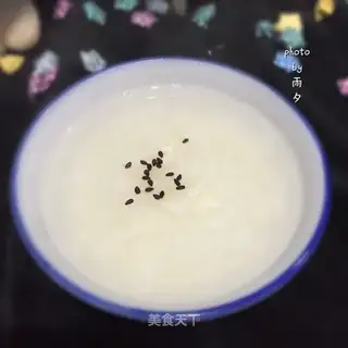 Feeding rice porridge