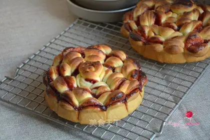 Plum sauce florist bread