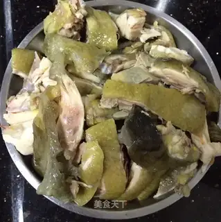 Grey-covered chicken